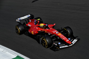 Photo Lewis Hamilton tire la sonnette d'alarme chez Ferrari