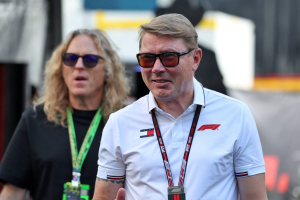 Photo Mika Häkkinen met en garde les équipes contre les consignes dans la lutte pour le titre