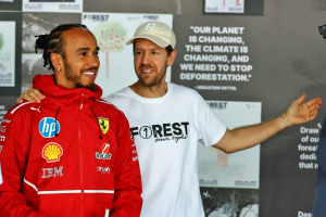 Photo Sebastian Vettel va reprendre le volant de la Ferrari F2002 de Michael Schumacher à Monza