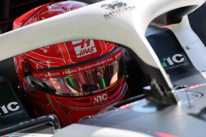 Photo Esteban Ocon officiellement menacé chez Haas : quatre pilotes convoitent son baquet pour 2027