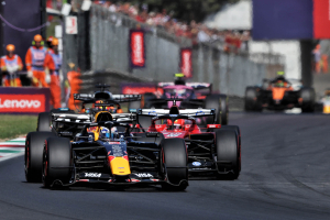 Photo Verstappen se contente du podium derrière des Mercedes F1 'trop rapides'