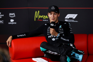 Photo George Russell humble face à Kimi Antonelli : « Un immense résultat de sa part »