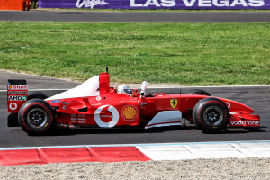 Photo Vettel sur sa démonstration avec la F2002 : 'l'impression d'être Michael' pendant quelques tours