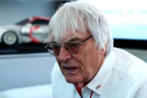 Photo Ecclestone interrogé par la police après la découverte d’une arme dans son jet privé