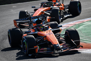 Photo McLaren va examiner la lutte entre Piastri et Norris à Monza