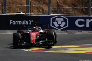 Photo A 2 dixièmes de la pole, Leclerc se sent pénalisé par l'ancien moteur Ferrari