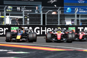 Photo Pourquoi Red Bull a exigé de Verstappen qu'il rende la position à Hamilton