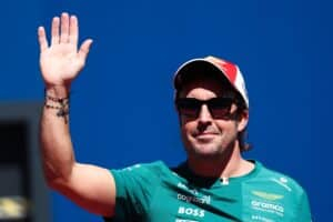 Photo Alonso allume Sainz après leur duel à 340 km/h : « Je préfère être en vie »