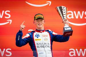 Photo Freddie Slater monte en F2 avec Invicta pour la saison 2027