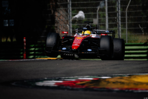 Photo Hamilton et Leclerc prennent de l'avance en roulant à Imola avec Pirelli F1