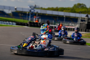 Photo Verstappen peut-il vraiment dépasser 100 karts en 30 tours ? La réponse aujourd'hui !
