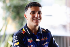 Photo Officiel : Isack Hadjar prolongé par Red Bull Racing pour 2027