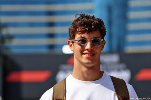 Photo Bearman a 'beaucoup appris' avec Ocon et se sent prêt à le remplacer comme leader chez Haas F1