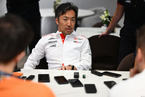 Photo Komatsu révèle pourquoi Haas F1 se sépare d'Ocon