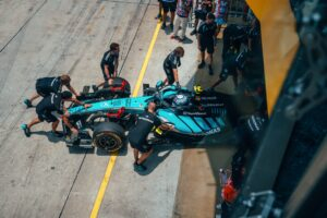 Photo Mercedes méconnaissable en qualifications, Wolff dans le flou
