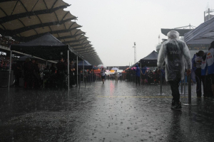 Photo Le départ du GP de Bahreïn retardé par un orage en Malaisie