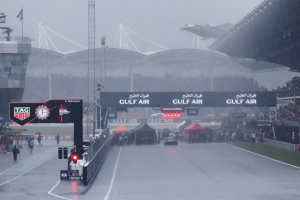 Photo Un départ impossible à Sepang : la pluie et les pannes technique s'en mêlent !