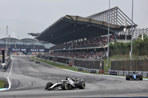 Photo Cadillac F1 se trompe de pneus et Bottas finit dans les graviers à Sepang