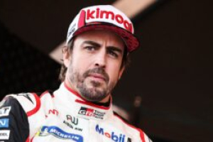 Photo Alonso prépare le Rallye Dakar au volant d’une Aston Martin