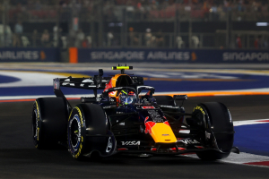 Photo GP de Singapour de F1 : la grille de départ de la course Sprint, Isack Hadjar se loupe, Max Verstappen frappe un grand coup