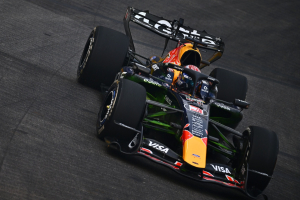 Photo Max Verstappen en pole sprint mais sous enquête à Singapour
