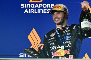 Photo Max Verstappen remporte son premier GP de Singapour, Kimi Antonelli plus que jamais proche du titre de champion du monde