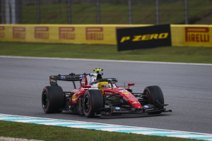 Photo Hamilton regrette la disparition du gravier et de l'herbe sur les circuits F1